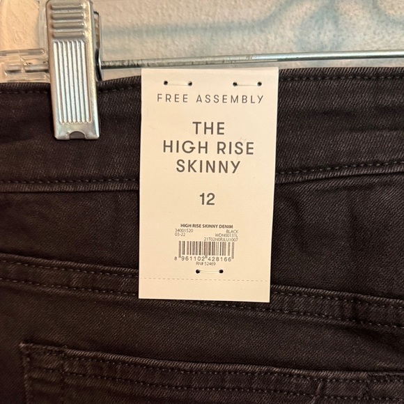 NWT Free Assembly High Rise Skinny Black Distressed Women’s Jeans Size 12 - Picture 4 of 10